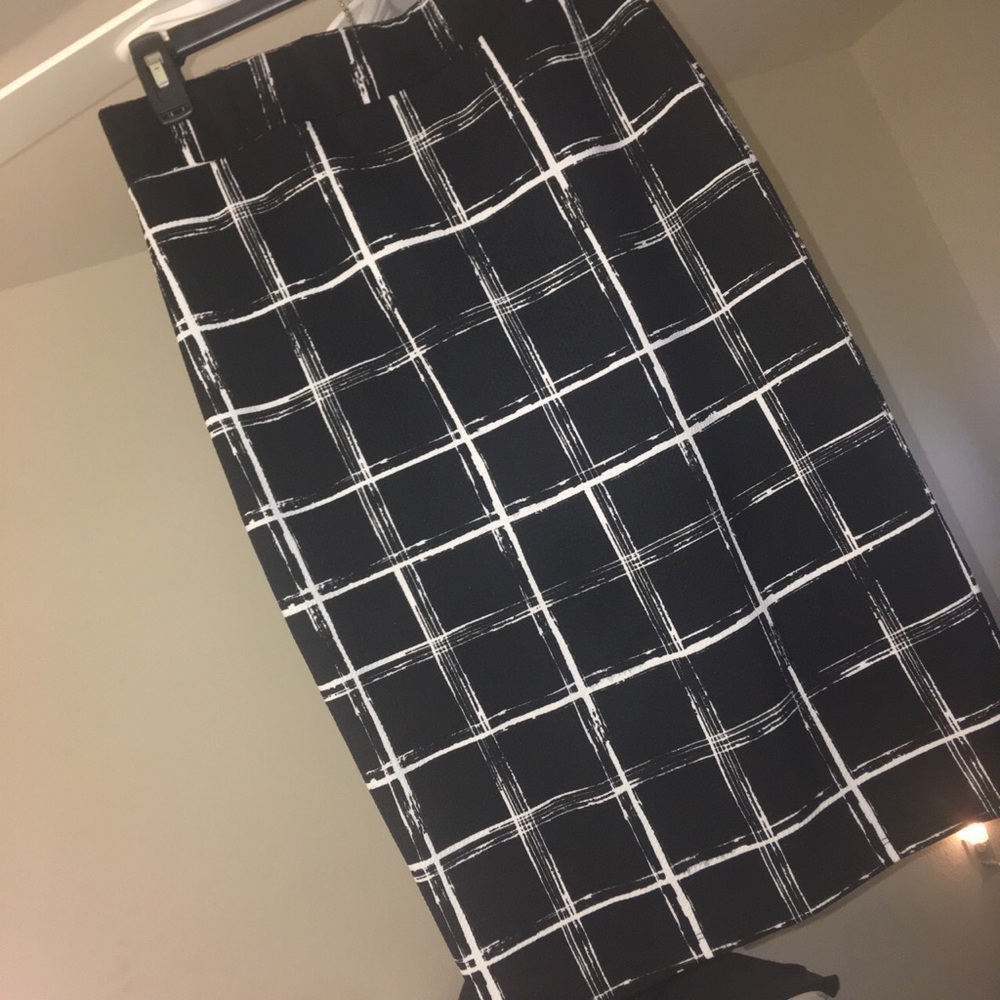 black and white “ultra teeze” skirt